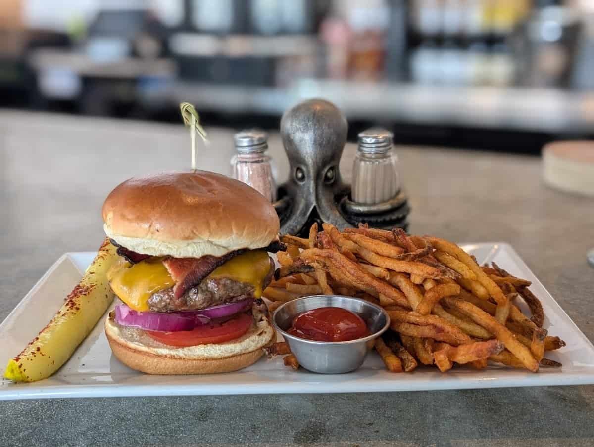 Good Ol' Boy burger at Thirsty Mermaid Key West